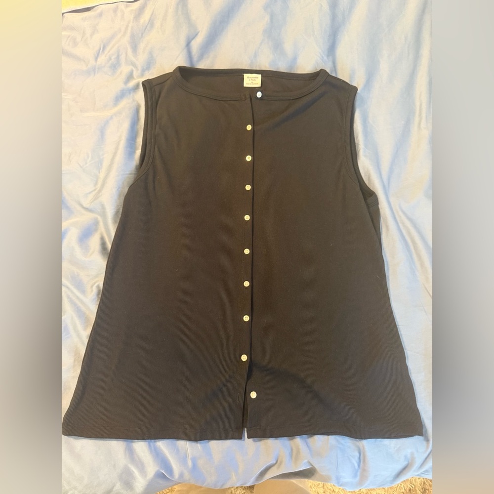 Abercrombie & Fitch Black Sleeveless Button-Down Shirt